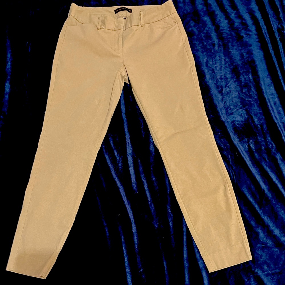 Skinny khaki size 8 the limited is the brand